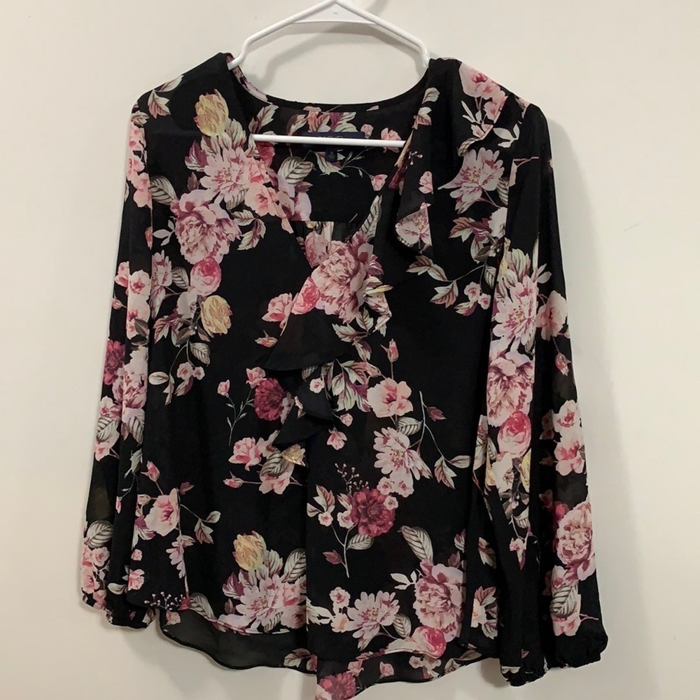 Rachel Roy blouse sheer, ruffles one side, Size M, good condition - pretty!! NWT